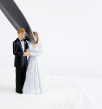 Ding Dong! The Psycho’s Gone! Divorce Cakes All The Rage