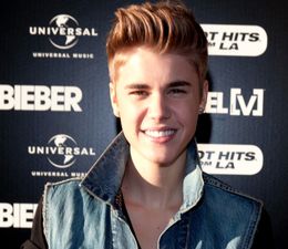 Justin Bieber Loves His Mammy! Are We Sure He’s Not Irish?