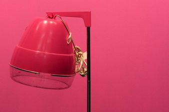 Woman Sues Hair Salon After 40 Minutes at Washing Basin