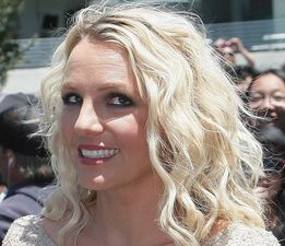 Britney Spears Loves The Dentist’s Chair So Much She Bought Her Own!