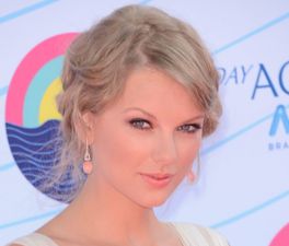 Taylor Swift Buys a Massachusetts Mansion to Be Near The Kennedys
