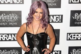 Morto or What? Kelly Osbourne Falls Over in Front of a Live Audience