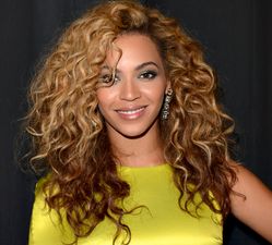 Beyoncé Shows Off Some Homely-Looking Holiday Pics