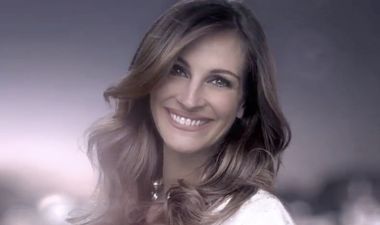 Julia Roberts Stars in New Advertising Campaign for Lancôme