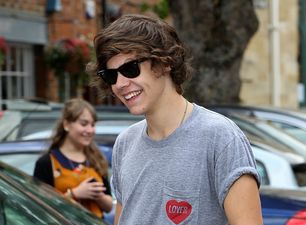 Harry Styles’ Cougar Fling Divorces Husband