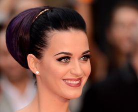 Katy Perry Perfects Her Domestic Skills In New Cookery Class