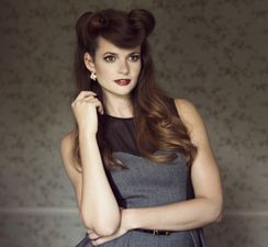 Fashion High Five: A Panel Dress Is The Fash Pack’s Slimming Secret