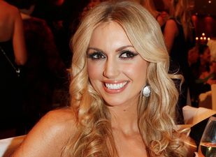 Rosanna Davison Gets First Class Treatment on Ryanair as Michael O’Leary Checks Her in Himself