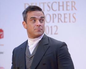 “I’ll Meet You At The Travelodge”: Classy Robbie Propositions A Very Beautiful Actress…