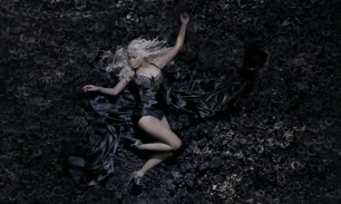Pink Friday: Minaj Does Classy Vamp In New Fragrance Ad