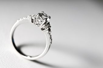 Now That’s A Bargain! Man Proposes To His Girlfriend Using a Cheap Deals Website