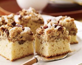 Saturday Brunch: Scrumptious Cardamom-Spiced Crumb Cake