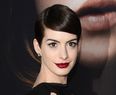 Glossy Red Lips And Super Groomed Style: Get The Look – Anne Hathaway