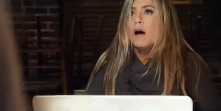 Jen Makes A Comeback As Our Favourite Friend Rachel… But There’s No Gunther To Be Seen This Time