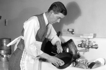 Uh-oh… don’t tell the boys! Husbands Who Help Out With Housework Have Less Sex