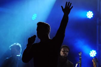 Two Hotties For One: Singer Announces Irish Gig