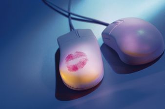 “No I Love You More!” The App That Could End Those Awkward Facebook PDAs