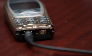 The Phone Of The Future: It Only Costs €15 & You Just Have To Charge It Once A Month