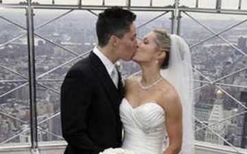 FOX News Fail: Website Posts Photo Of Lesbian Couple As They Talk About Heterosexuality