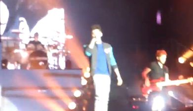 How Embarrassing! One Direction Member Forgets His Lyrics… To One Of The Best-Known Singalong Songs Ever