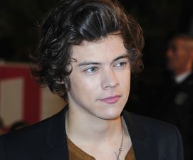 Old Habits Die Hard… Harry Styles Allegedly Sent Mum’s Best Friend Dirty Texts