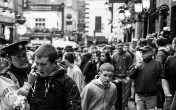 By The Collar! Photo Of Paddy’s Day In Temple Bar, Dublin Goes Viral