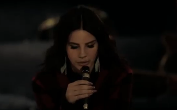 VIDEO: Lana Del Rey Covers Leonard Cohen’s “Chelsea Hotel No 2”