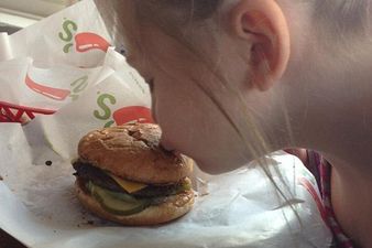 Restaurant Helps Little Girl With Autism & The Picture Goes Viral