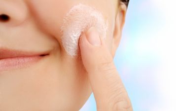 That’s Not Moisturiser! Girl Gets Nasty Shock When She Realises Her Face Cream Isn’t Face Cream…