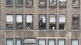 VIDEO: Not A Bother To Him, Window Cleaner Hangs 100 Feet Above The Ground With No Harness