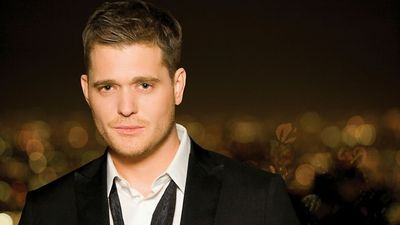 PICTURE: Michael Bublé Knocks His Own Tooth Out With a Microphone While Performing on Stage
