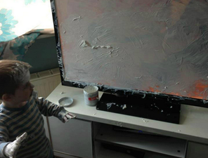 PHOTO: Why You Should Never Let A Two-Year-Old Alone With A Flat Screen TV And A Tub Of Sudocrem