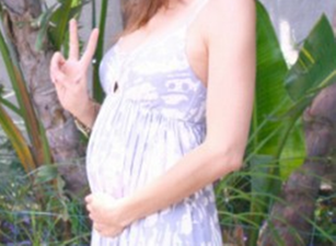 Television Actress Reveals Pregnancy On Website