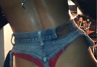 PICTURE: “And That’s A Wrap” – Rihanna Posts Photo Of Her Bare Ass To Instagram