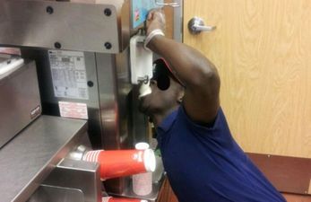 PICTURE: Vanilla Obsession: Would You Eat In This Fast-Food Joint After Seeing This Photo?!