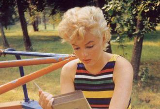 PICTURE: Rare Snapshot Of The Beautiful Marilyn Monroe Showing Her Love For Something Irish