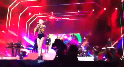 VIDEO – Jessie J Stops Entire Gig To Break Up Fight