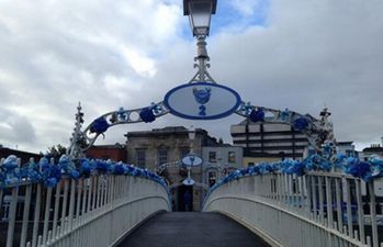 PICTURE: What’s Going On With Dublin’s Ha’Penny Bridge?!