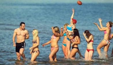 PICTURE: The Pied Piper Of Oz… Tommy Bowe’s Picked Up A Few New Fans For Himself