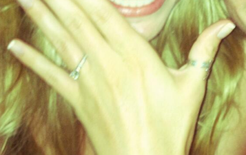 “Yeahhhhhhhh” – Singer Announces Engagement With Twitter Pic