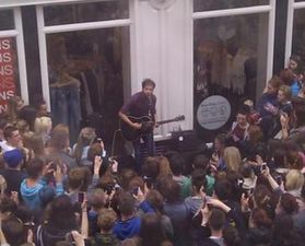 PICTURE – A Certain Musician Drew Quite A Crowd While Busking On Grafton Street Today