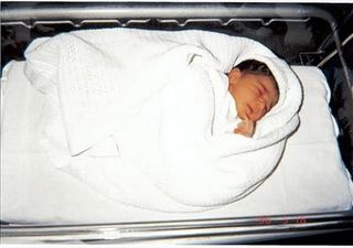 Video: From Birth to Sixteen Years – Proud Dad Documents his Daughter’s Life in Daily Photographs