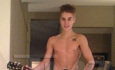 NSFW: Justin Bieber Serenades His Granny – In the Nip