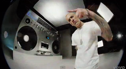 VIDEO – Famous For Fighting, Is That Two Guys Having A Scrap On O’Connell Street In Eminem’s Latest Video?