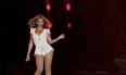 VIDEO: No Diva! Beyonce Gets Pulled Off Stage at a Gig – Handles it Like the Pro She Is