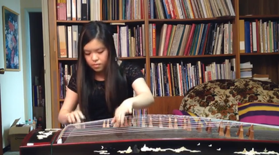 Video: Incredibly Talented Musician Covers “Moves Like Jagger” on the Guzheng and it’s Pretty Awesome