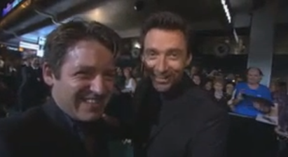 VIDEO – Hugh Jackman Teases Former Student On The Red Carpet