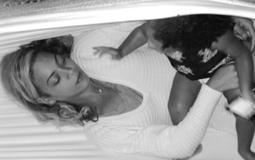 PICTURE: Beyoncé Cuddles Up To Daughter Blue Ivy