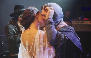 TV Star Weds Girlfriend During Concert In Iceland