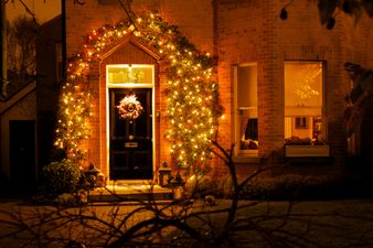 Video: I’m Coming Home – Irish Christmas Song Dedicated To Emigrants